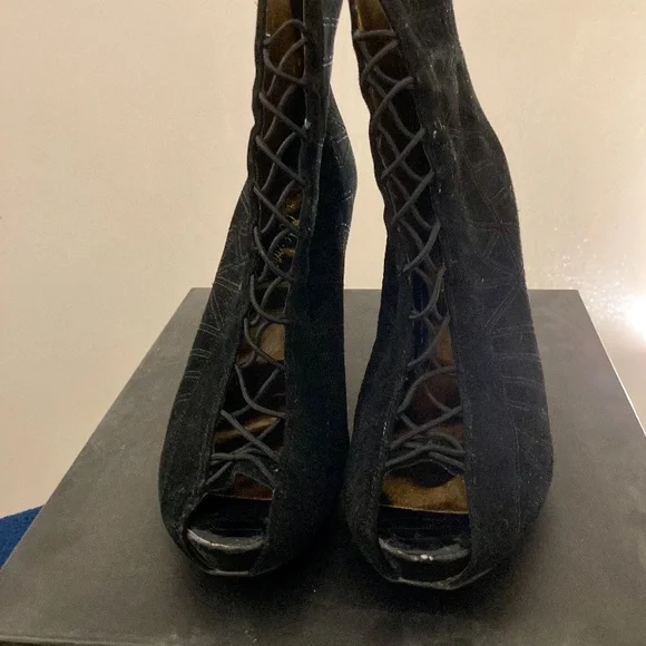 Report Signature - Women’s, Heeled, Booties. Size 10 - Picture 3 of 6